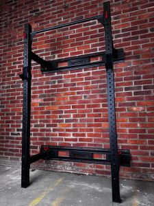 Recoil Rack Fällbart Svart Premium med Backboard – hopfällbart väggmonterat rack för hemmagym och kommersiell användning